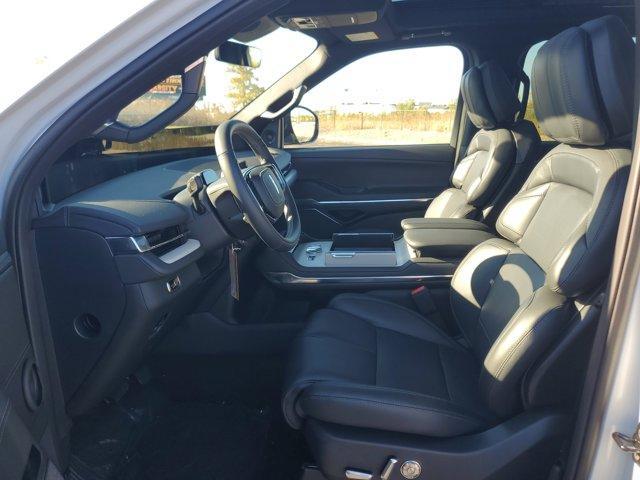 new 2025 Lincoln Navigator car, priced at $100,684