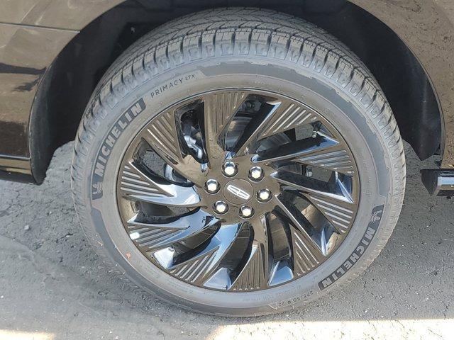 new 2025 Lincoln Navigator car, priced at $95,096