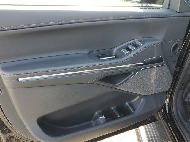 new 2025 Lincoln Navigator car, priced at $95,096