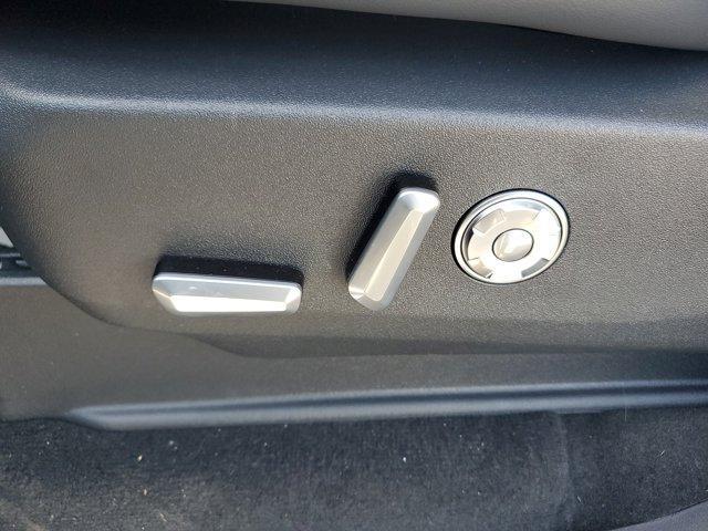 new 2025 Lincoln Navigator car, priced at $95,096