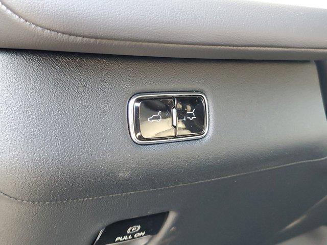 new 2025 Lincoln Navigator car, priced at $95,096