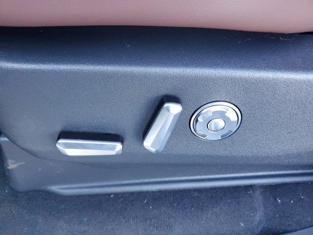 new 2025 Lincoln Navigator car, priced at $93,477