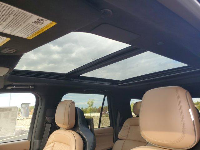 new 2025 Lincoln Navigator car, priced at $109,597