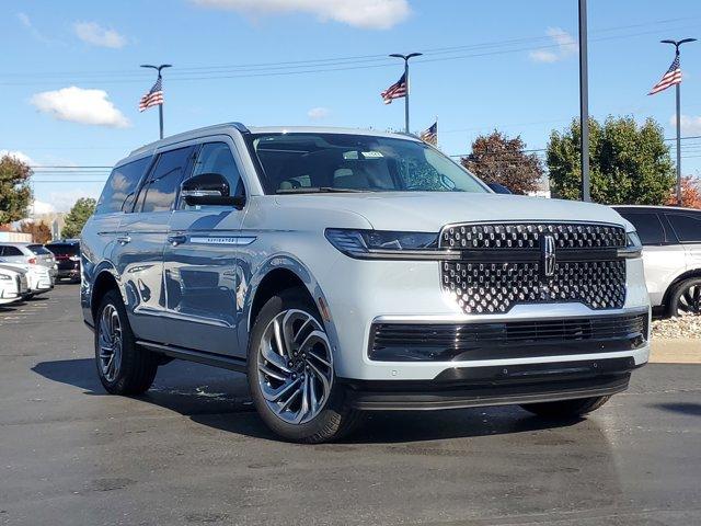 new 2025 Lincoln Navigator car, priced at $93,342