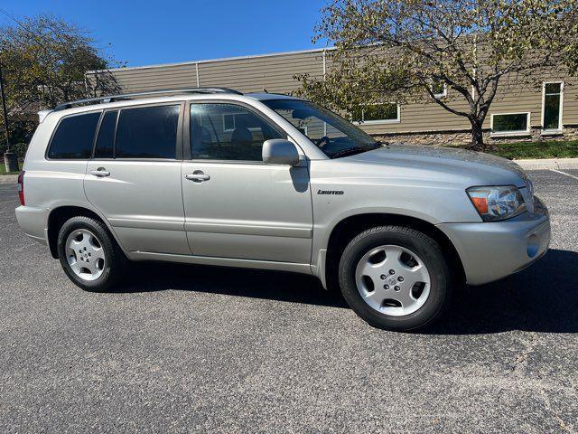 used 2004 Toyota Highlander car, priced at $11,950