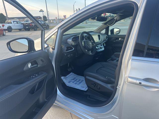 new 2026 Chrysler Pacifica car, priced at $40,500