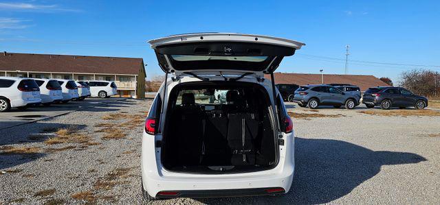 new 2024 Chrysler Pacifica car, priced at $42,883