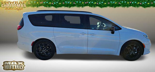 new 2024 Chrysler Pacifica car, priced at $42,883