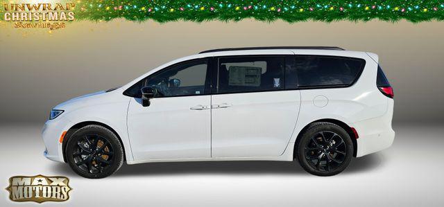 new 2024 Chrysler Pacifica car, priced at $42,883