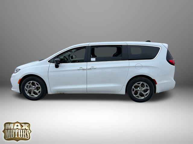 new 2024 Chrysler Pacifica car, priced at $49,661