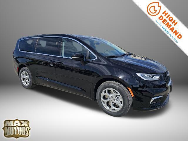 new 2024 Chrysler Pacifica car, priced at $47,917