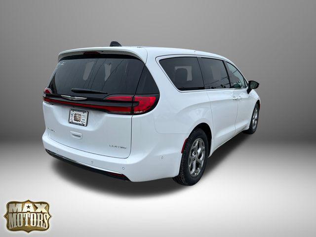 new 2024 Chrysler Pacifica car, priced at $42,539