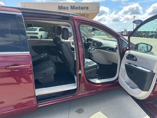 used 2022 Chrysler Pacifica car, priced at $27,980