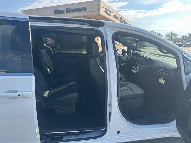 new 2026 Chrysler Pacifica car, priced at $42,500