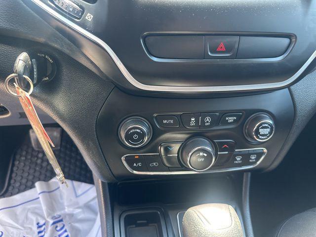 used 2020 Jeep Cherokee car, priced at $12,980