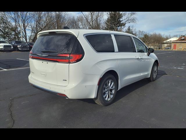 new 2025 Chrysler Pacifica car, priced at $45,420