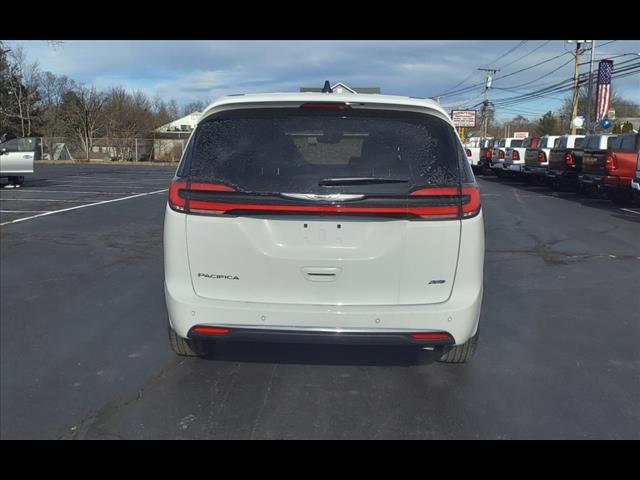 new 2025 Chrysler Pacifica car, priced at $45,420