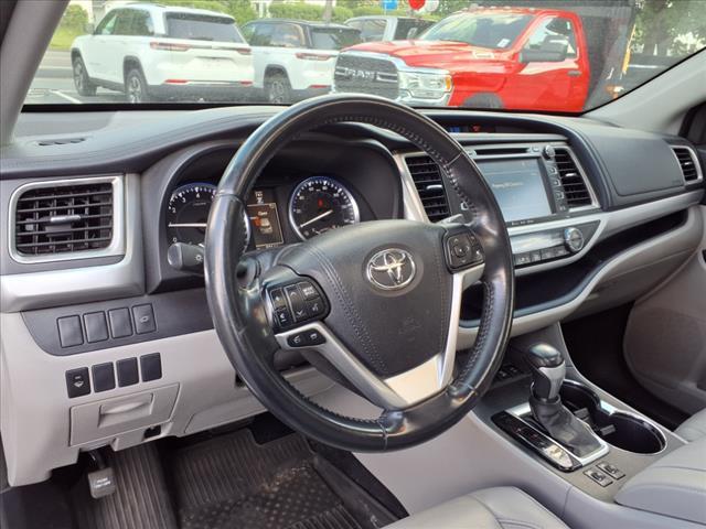 used 2016 Toyota Highlander car, priced at $19,494