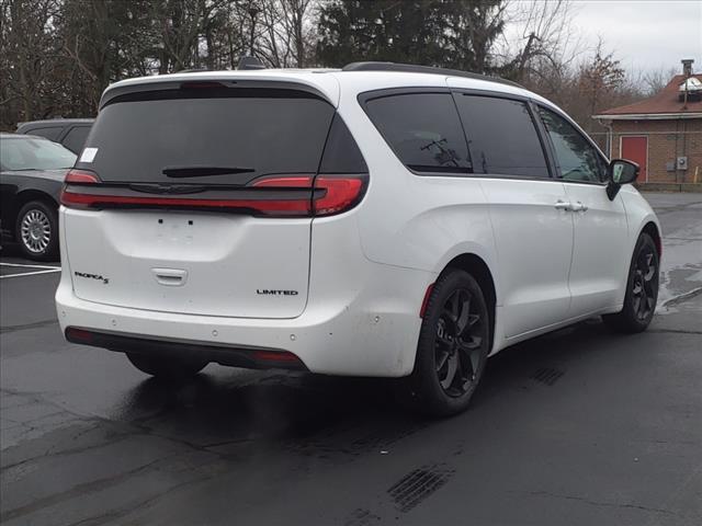 new 2024 Chrysler Pacifica car, priced at $46,218