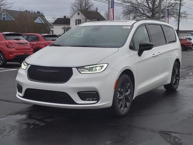 new 2024 Chrysler Pacifica car, priced at $49,968