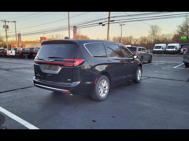 new 2025 Chrysler Pacifica car, priced at $45,420