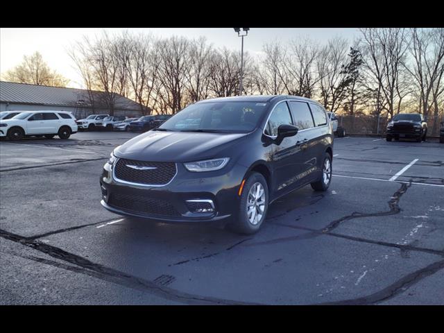 new 2025 Chrysler Pacifica car, priced at $45,420