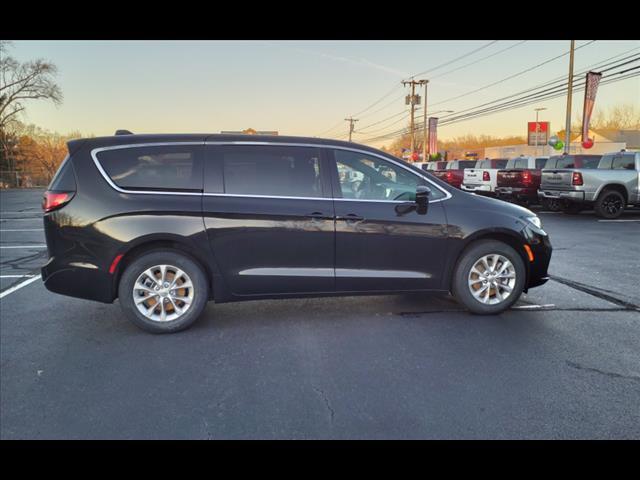 new 2025 Chrysler Pacifica car, priced at $45,420