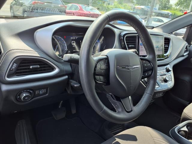 used 2022 Chrysler Pacifica car