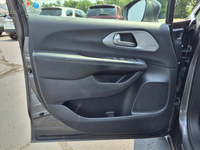 used 2022 Chrysler Pacifica car