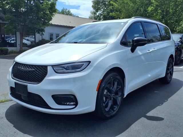 used 2023 Chrysler Pacifica car, priced at $39,823