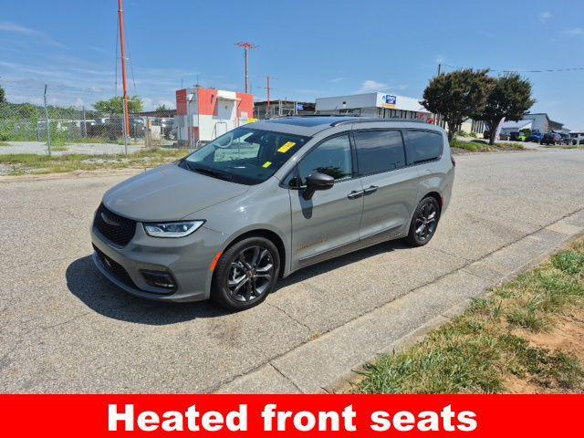 used 2023 Chrysler Pacifica car, priced at $29,127