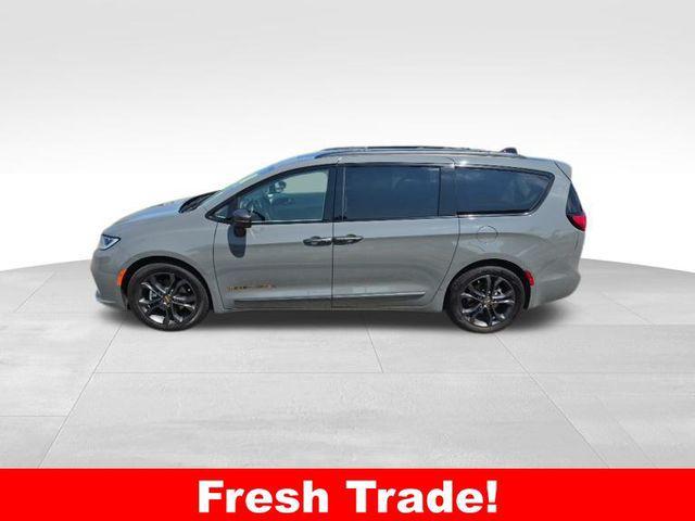 used 2023 Chrysler Pacifica car, priced at $29,127