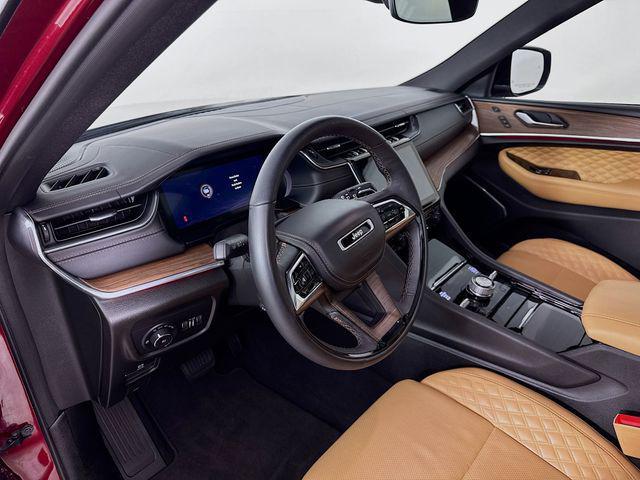 used 2024 Jeep Grand Cherokee car, priced at $49,084