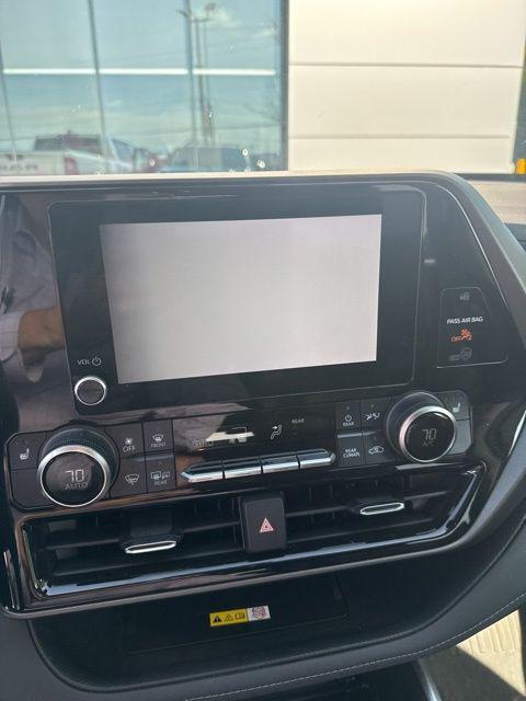 used 2023 Toyota Highlander car, priced at $39,417