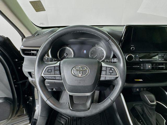 used 2023 Toyota Highlander car, priced at $38,717
