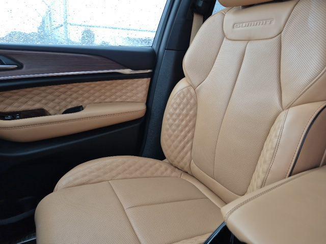 used 2024 Jeep Grand Cherokee car, priced at $47,799