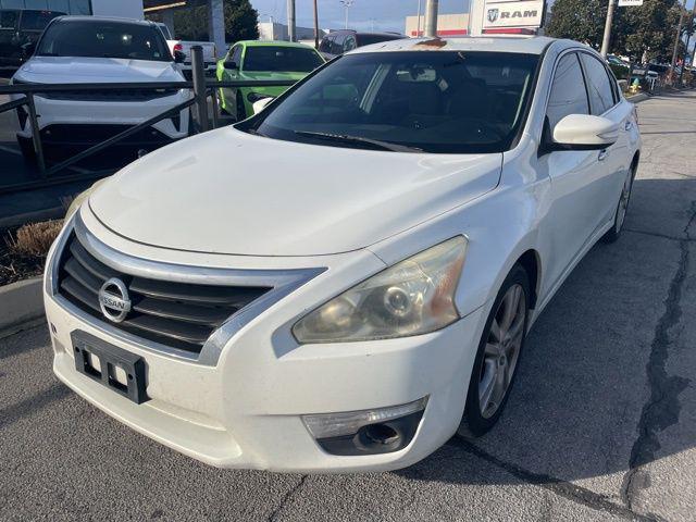 used 2013 Nissan Altima car, priced at $2,995