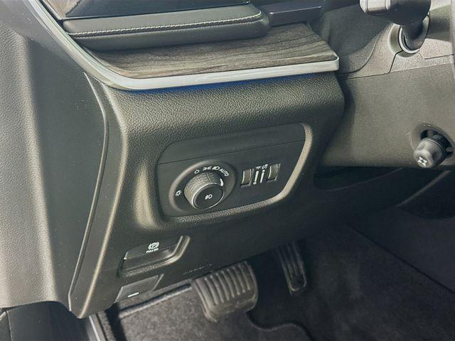 used 2022 Jeep Grand Cherokee car, priced at $31,223