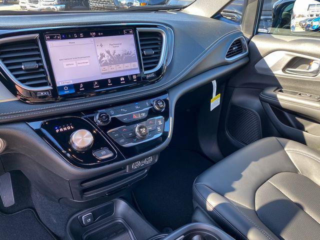 new 2024 Chrysler Pacifica car, priced at $43,036