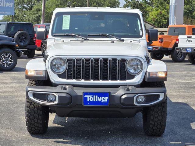new 2025 Jeep Gladiator car, priced at $42,421