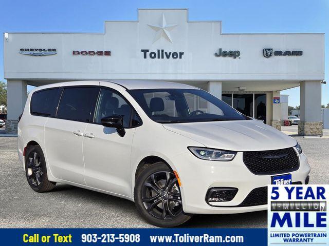 new 2025 Chrysler Pacifica car, priced at $34,500