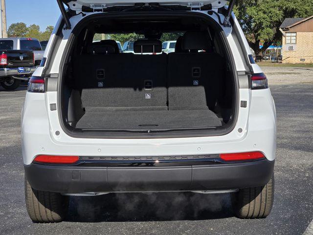 new 2025 Jeep Grand Cherokee car, priced at $45,000