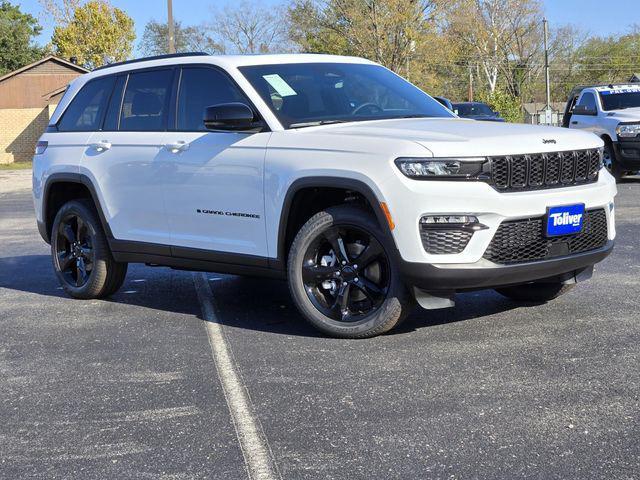 new 2025 Jeep Grand Cherokee car, priced at $45,000