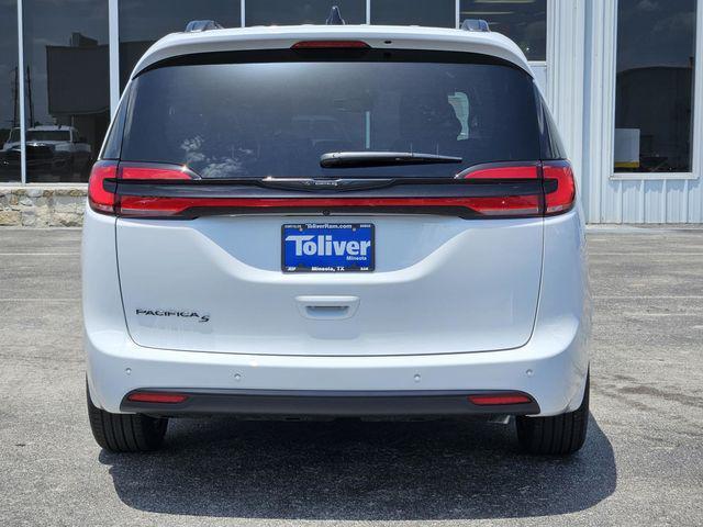 new 2024 Chrysler Pacifica car, priced at $41,250