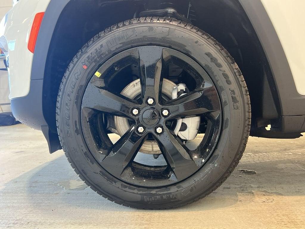 new 2025 Jeep Grand Cherokee car, priced at $47,495