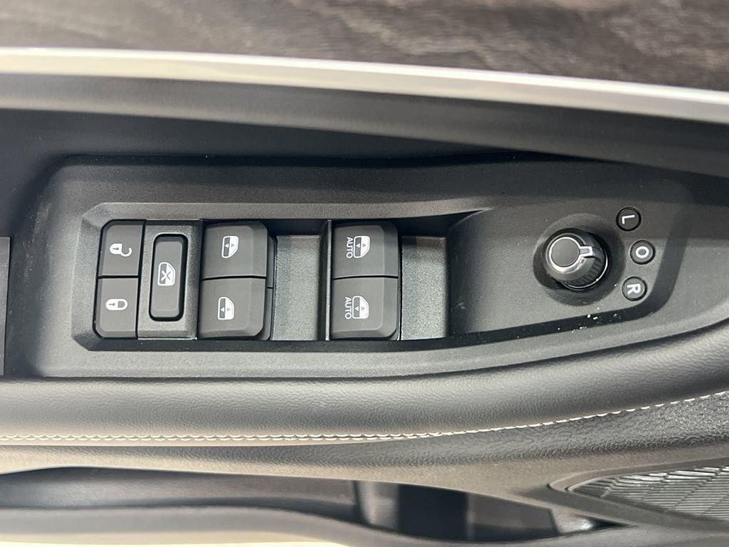 new 2025 Jeep Grand Cherokee car, priced at $47,495