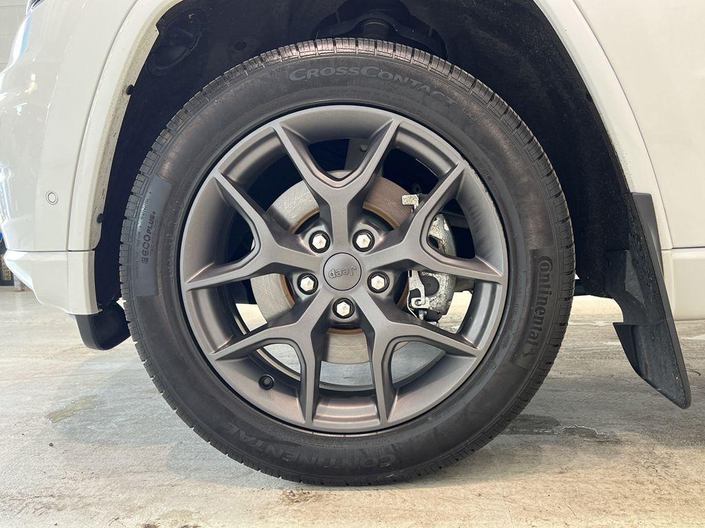 used 2021 Jeep Grand Cherokee car, priced at $29,490