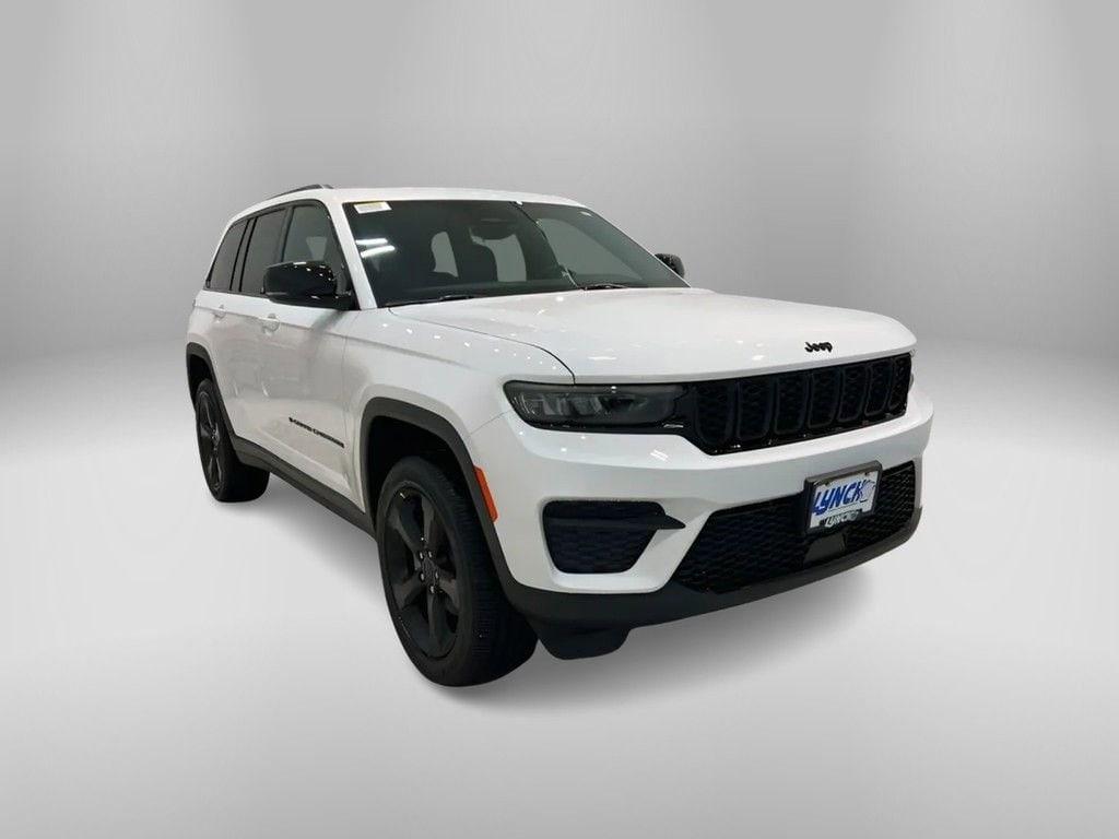 new 2025 Jeep Grand Cherokee car, priced at $45,997