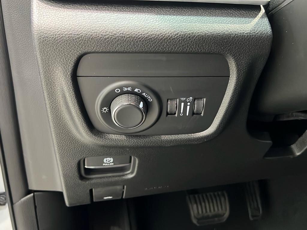 new 2025 Jeep Grand Cherokee car, priced at $38,439