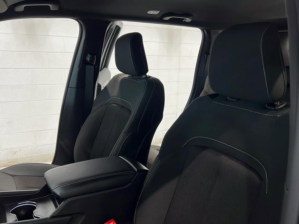 new 2025 Jeep Grand Cherokee car, priced at $38,439